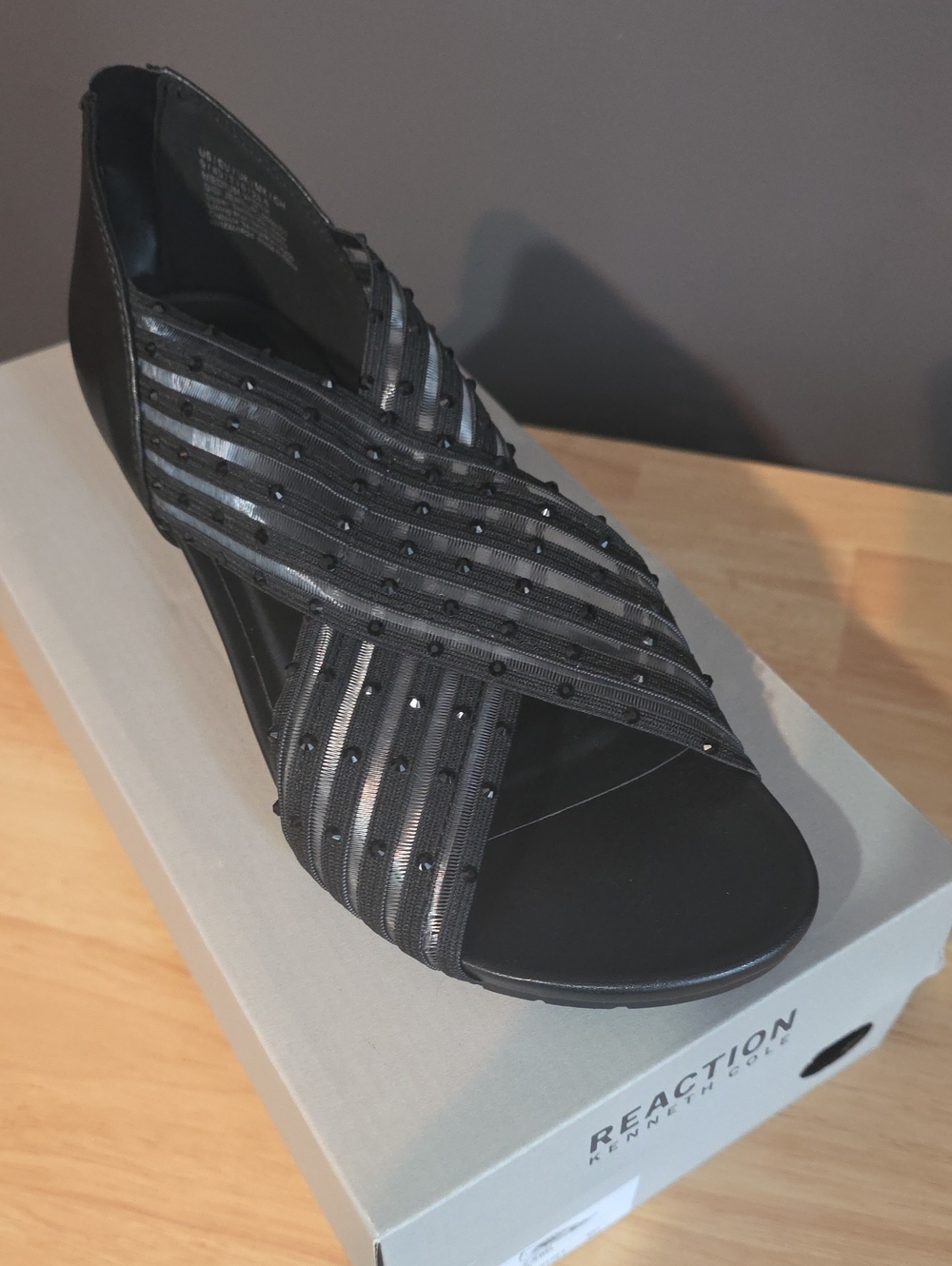 Kenneth Cole Reaction Black Crisscross Studded Stretch Sandal size 9M